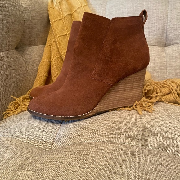 Lucky Brand Shoes - Lucky Brand wedge heel booties